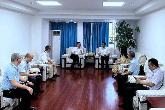郵儲銀行廣西區(qū)分行黨委委員、 副行長高山一行到中小擔保座談交流